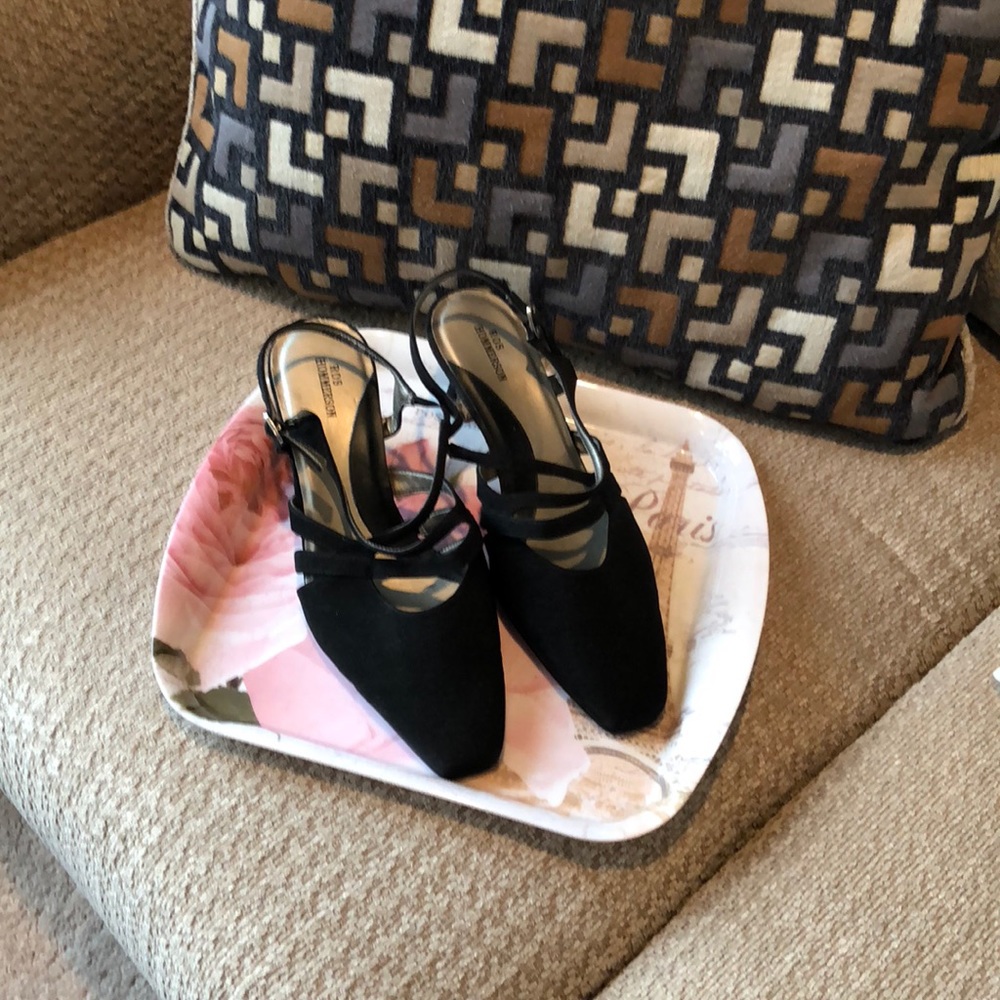 Black dress shoes